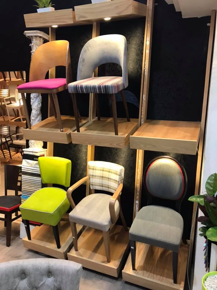 chaises et tables pour restaurant au Maroc